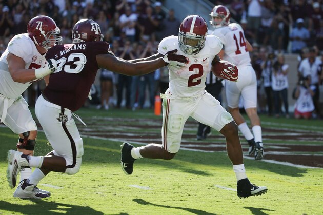 COLLEGE STATION, TX - OCTOBER 17:  Derrick Henry #2 of the Alabama Crimson Tide runs with the football as Alonzo Williams #83  of the Texas A&M Aggies defends in the first half of their game at Kyle Field on October 17, 2015 in College Station, Texas.  (Photo by Scott Halleran/Getty Images)