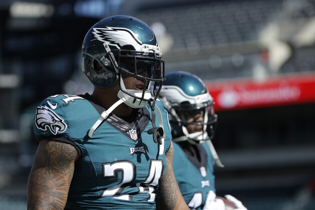 Philadelphia Eagles' Ryan Mathews, left, and Josh Huff warm up before an NFL football game against the New Orleans Saints, Sunday, Oct. 11, 2015, in Philadelphia. (AP Photo/Michael Perez)
