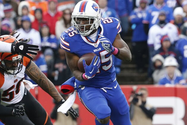 Buffalo Bills running back LeSean McCoy (25) runs the ball during the second half of an NFL football game against the Cincinnati Bengals on Sunday, Oct. 18, 2015, in Orchard Park, N.Y. (AP Photo/Bill Wippert)