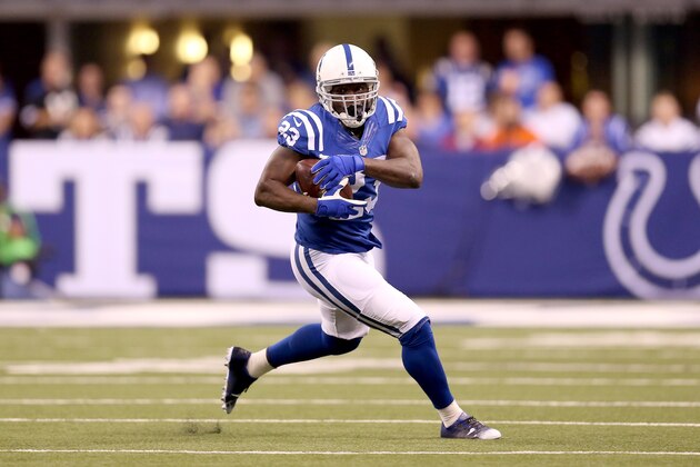 INDIANAPOLIS, IN - OCTOBER 18:  Frank Gore #23 of the Indianapolis Colts runs with the ball during the game against the New England Patriots at Lucas Oil Stadium on October 18, 2015 in Indianapolis, Indiana.  (Photo by Andy Lyons/Getty Images)