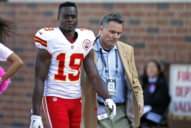 Kansas City Chiefs wide receiver Jeremy Maclin (19) leaves the field with an injury during the second half of an NFL football game against the Minnesota Vikings, Sunday, Oct. 18, 2015, in Minneapolis. (AP Photo/Jim Mone)