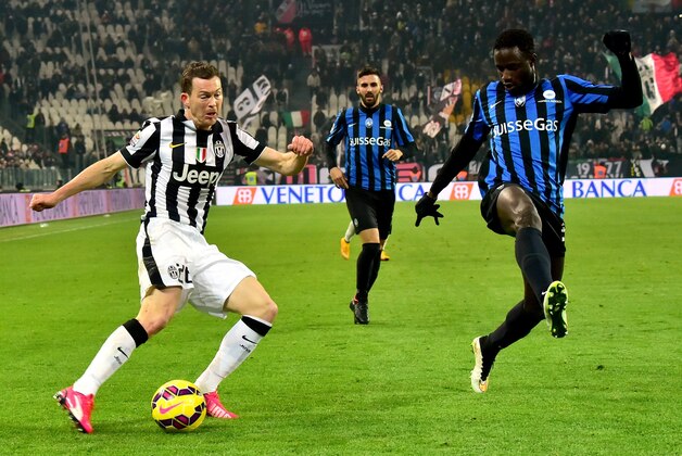 Juventus' defender from Switzerland Stephan Lichtsteiner (L) fights for the ball with Atalanta's defender from Senegal Boukari Drame during their Serie A match Juventus vs  Atalanta at the Juventus Stadium in Turin, on February 20, 2015 . AFP PHOTO / GIUSEPPE CACACE        (Photo credit should read GIUSEPPE CACACE/AFP/Getty Images)