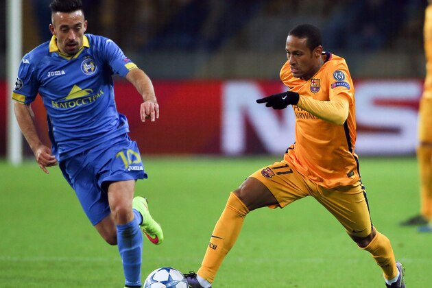 Barcelona's Brazilian forward Neymar (R) vies for the ball with BATE Borisov's Montenegran midfielder Nemanja Nikolic during the UEFA Champions League group E football match between FC BATE Borisov and FC Barcelona at the Borisov Arena stadium outside Minsk on October 20, 2015. AFP PHOTO / MAXIM MALINOVSKY        (Photo credit should read MAXIM MALINOVSKY/AFP/Getty Images)