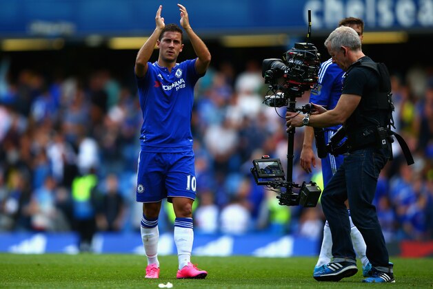 LONDON, ENGLAND - SEPTEMBER 19: Eden Hazard of Chelsea celebrates his team's 2-0 win in the Barclays Premier League match between Chelsea and Arsenal at Stamford Bridge on September 19, 2015 in London, United Kingdom.  (Photo by Ian Walton/Getty Images)