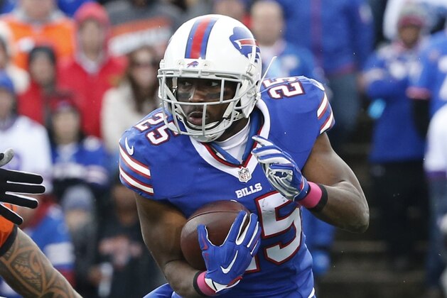 Buffalo Bills running back LeSean McCoy (25) runs the ball during the second half of an NFL football game against the Cincinnati Bengals on Sunday, Oct. 18, 2015, in Orchard Park, N.Y. (AP Photo/Bill Wippert)