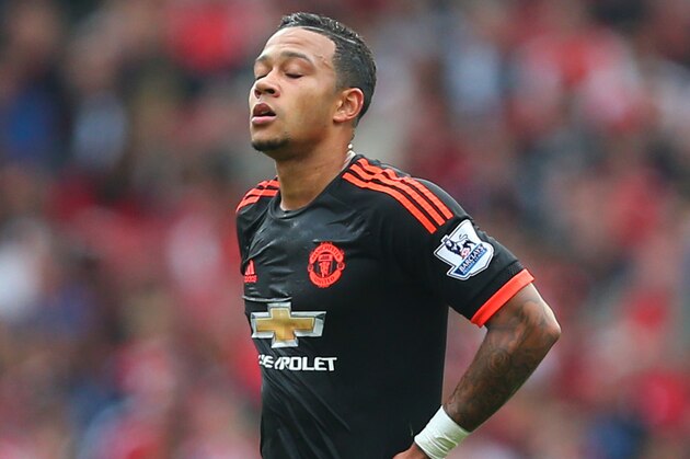 LONDON, ENGLAND - OCTOBER 04:  A dejected looking Memphis Depay of Manchester United during the Barclays Premier League match between Arsenal and Manchester United at the Emirates Stadium on October 04, 2015 in London, United Kingdom.  (Photo by Catherine Ivill - AMA/Getty Images)