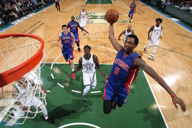 MILWAUKEE, WI - OCTOBER 10:  Kentavious Caldwell-Pope #5 of the Detroit Pistons goes to the basket against the Milwaukee Bucks on October 10, 2015 at the BMO Harris Bradley Center in Milwaukee, Wisconsin. NOTE TO USER: User expressly acknowledges and agrees that, by downloading and or using this Photograph, user is consenting to the terms and conditions of the Getty Images License Agreement. Mandatory Copyright Notice: Copyright 2015 NBAE (Photo by Gary Dineen/NBAE via Getty Images)