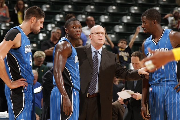 INDIANAPOLIS, IN - OCTOBER 8:  Head coach Scott Skiles of the Orlando Magic talks with Victor Oladipo #5 of the Orlando Magic and his teammates during a preseason game against the Indiana Pacers on October 8, 2015 at Bankers Life Fieldhouse in Indianapolis, Indiana. NOTE TO USER: User expressly acknowledges and agrees that, by downloading and or using this Photograph, user is consenting to the terms and conditions of the Getty Images License Agreement. Mandatory Copyright Notice: Copyright 2015 NBAE (Photo by Ron Hoskins/NBAE via Getty Images)
