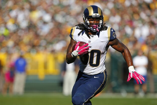 St. Louis Rams running back Todd Gurley (30) runs the ball against the Green Bay Packers during an NFL football game Sunday, Oct. 11, 2015, in Green Bay, Wis. The Packers won 24-10. (Jeff Haynes/AP Images for Panini)