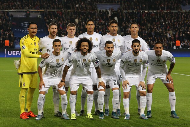 PARIS, FRANCE - OCTOBER 21: Team Real Madrid poses before the UEFA Champions League match between Paris Saint-Germain (PSG) and Real Madrid at Parc des Princes stadium on October 21, 2015 in Paris, France. (Photo by Jean Catuffe/Getty Images)