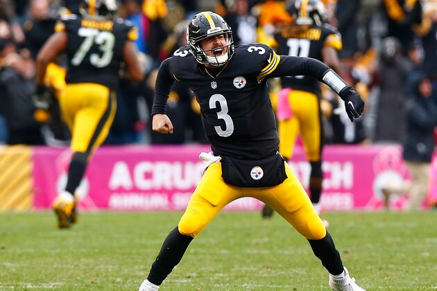 PITTSBURGH, PA - OCTOBER 18:  Landry Jones #3 of the Pittsburgh Steelers celebrates a 4th quarter touchdown pass during the game against the Arizona Cardinals at Heinz Field on October 18, 2015 in Pittsburgh, Pennsylvania.  (Photo by Jared Wickerham/Getty Images)