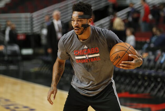 Oct 20, 2015; Chicago, IL, USA; Chicago Bulls guard Derrick Rose (1) warms up before the NBA preseason game against the Indiana Pacers at United Center. Mandatory Credit: Kamil Krzaczynski-USA TODAY Sports