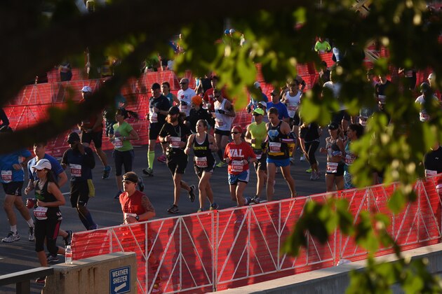 CHICAGO, IL - OCTOBER 11: Runners race at the start of the 2015 Bank of America Chicago Marathon on October 11, 2015  in Chicago, Illinois. (Photo by David Banks/Getty Images)