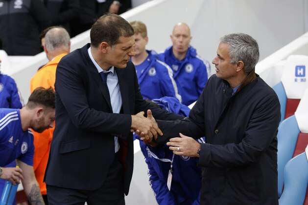Chelsea's head coach Jose Mourinho, right, shakes hands with West Ham United's manager Slaven Bilic before the English Premier League soccer match between West Ham and Chelsea at Upton Park stadium in London, Saturday, Oct. 24, 2015.  (AP Photo/Matt Dunham)