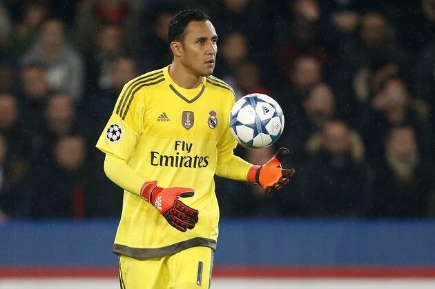 PARIS, FRANCE - OCTOBER 21: Goalkeeper of Real Madrid Keylor Navas in action during the UEFA Champions League match between Paris Saint-Germain (PSG) and Real Madrid at Parc des Princes stadium on October 21, 2015 in Paris, France. (Photo by Jean Catuffe/Getty Images)