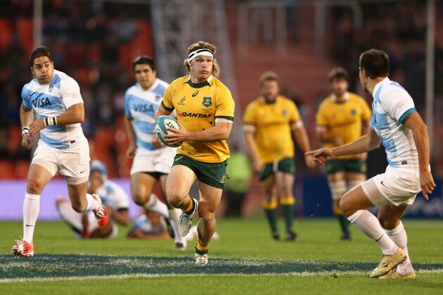 MENDOZA, ARGENTINA - OCTOBER 04: Wallabies captain Michael Hooper makes a break during The Rugby Championship match between Argentina and the Australian Wallabies at Estadio Malvinas Argentinas on October 4, 2014 in Mendoza, Argentina.  (Photo by Cameron Spencer/Getty Images)