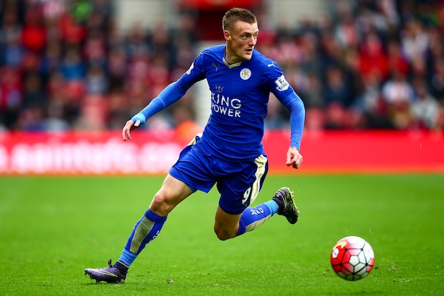 SOUTHAMPTON, ENGLAND - OCTOBER 17:  Jamie Vardy of Leicester in action during the Barclays Premier League match between Southampton and Leicester City at St Mary's Stadium on October 17, 2015 in Southampton, England.  (Photo by Jordan Mansfield/Getty Images)