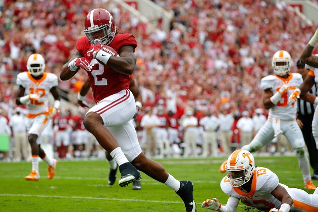 TUSCALOOSA, AL - OCTOBER 24:  Derrick Henry #2 of the Alabama Crimson Tide rushes in for a touchdown as a breaks a tackle by Malik Foreman #13 of the Tennessee Volunteers at Bryant-Denny Stadium on October 24, 2015 in Tuscaloosa, Alabama.  (Photo by Kevin C. Cox/Getty Images)