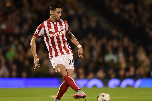 LONDON, ENGLAND - SEPTEMBER 22: Geoff Cameron of Stoke City in action during the Capital One Cup Third Round match between Fulham and Stoke City at Craven Cottage on September 22, 2015 in London, United Kingdom. (Photo by Alex Broadway/Getty Images)