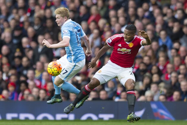 Manchester United's Antonio Valencia, right, fights for the ball against Manchester City's Kevin De Bruyne during the English Premier League soccer match between Manchester United and Manchester City at Old Trafford Stadium, Manchester, England, Sunday, Oct. 25, 2015. (AP Photo/Jon Super)