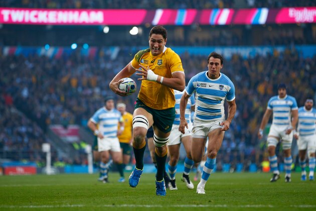 LONDON, ENGLAND - OCTOBER 25:  Rob Simmons of Australia races through to score the opening try during the 2015 Rugby World Cup Semi Final match between Argentina and Australia at Twickenham Stadium on October 25, 2015 in London, United Kingdom.  (Photo by Mike Hewitt/Getty Images)