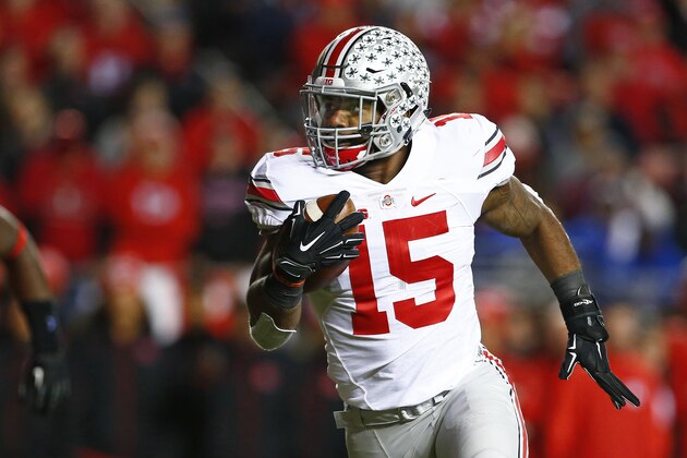 PISCATAWAY, NJ - OCTOBER 24: Ezekiel Elliott #15 of the Ohio State Buckeyes in action against the Rutgers Scarlet Knights during a game at High Point Solutions Stadium on October 24, 2015 in Piscataway, New Jersey. (Photo by Rich Schultz /Getty Images)