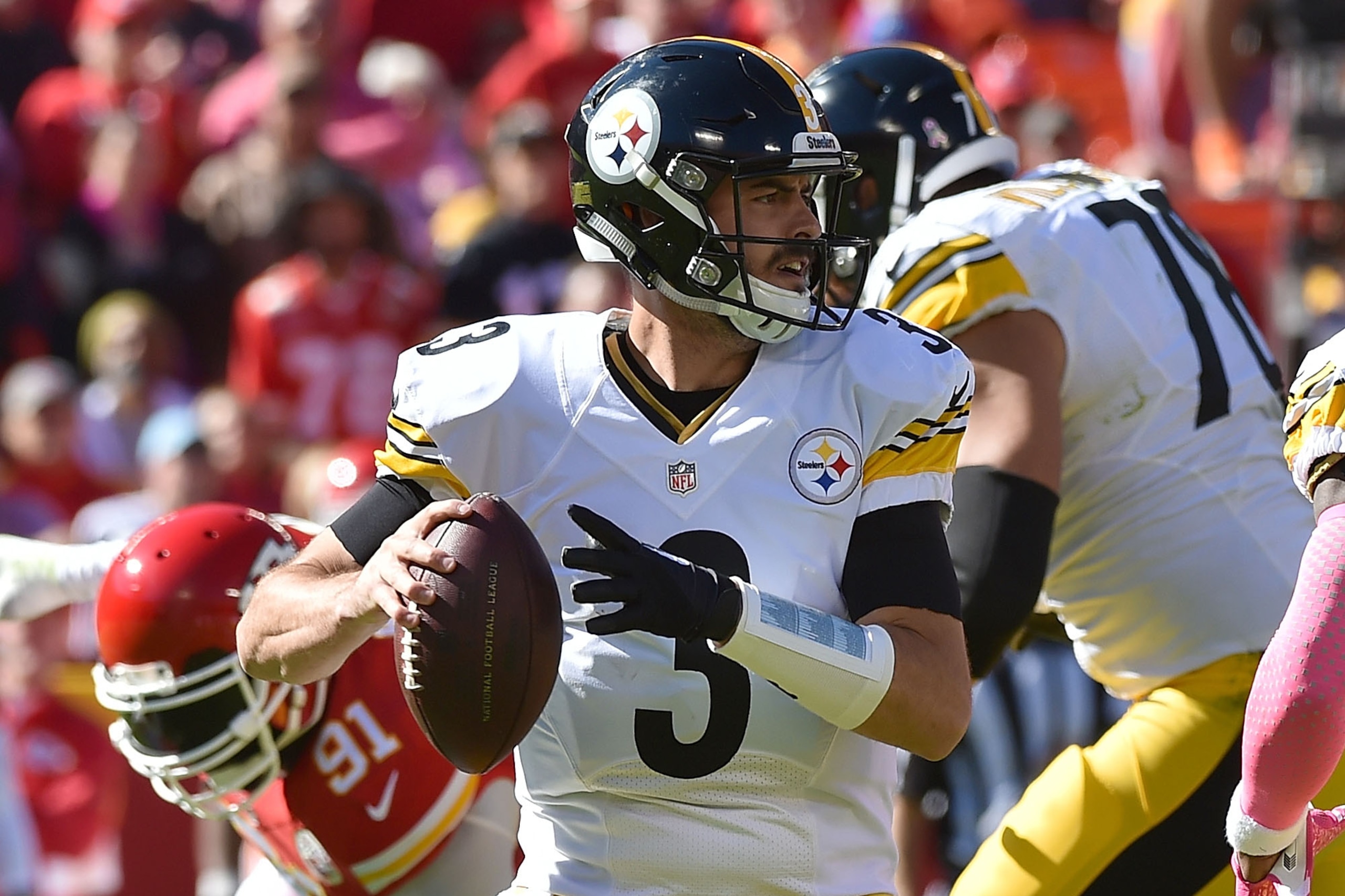 KANSAS CITY, MO - OCTOBER 25:  Landry Jones #3 of the Pittsburgh Steelers drops back to throw a pass against the Kansas City Chiefs at Arrowhead Stadium during the second quarter of the game on October 25, 2015 in Kansas City, Missouri. (Photo by Peter Aiken/Getty Images)