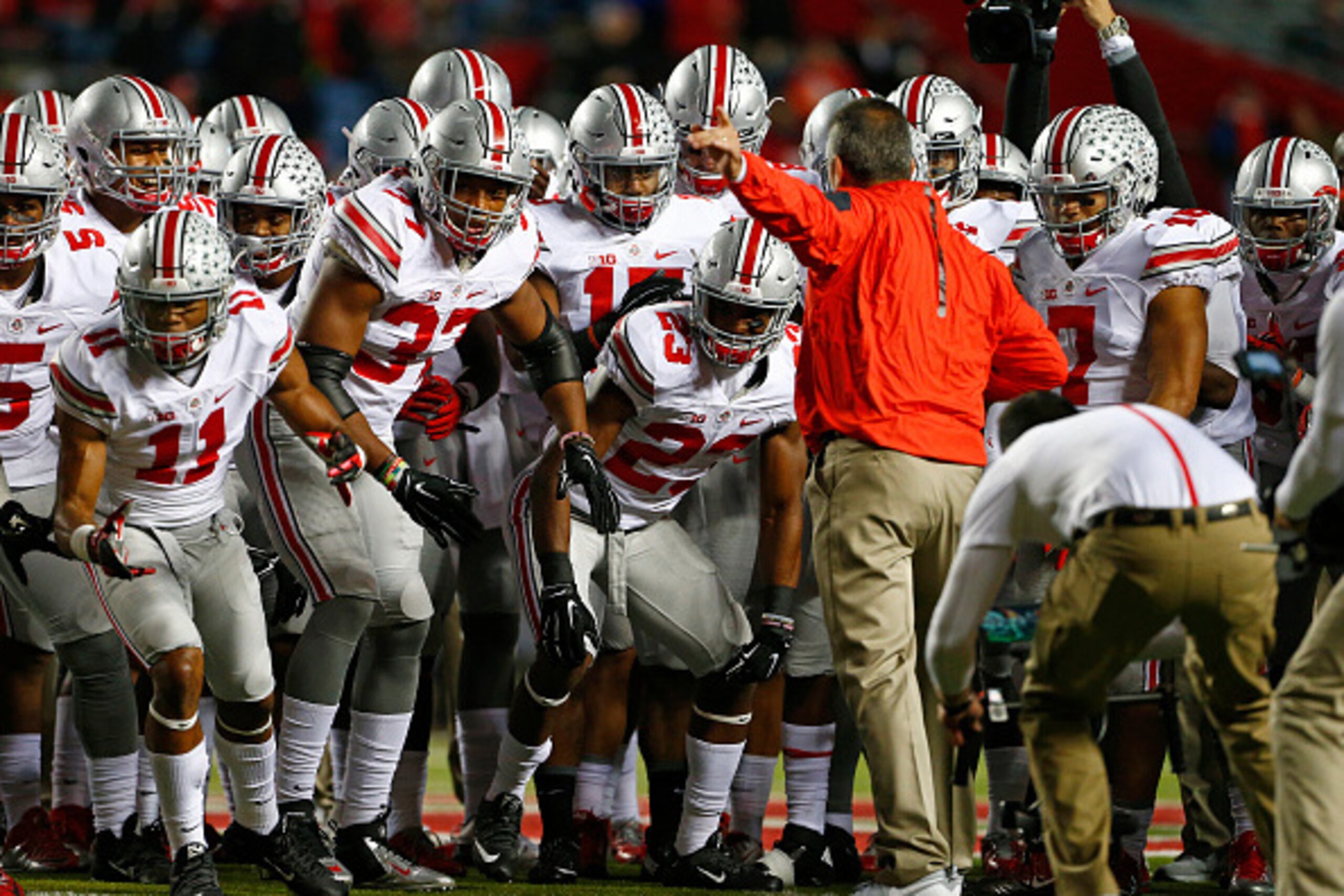 PISCATAWAY, NJ - OCTOBER 24: Head coach Urban Meyer of the Ohio State Buckeyes talks to his team before a game against the Rutgers Scarlet Knights at High Point Solutions Stadium on October 24, 2015 in Piscataway, New Jersey. (Photo by Rich Schultz /Getty Images)