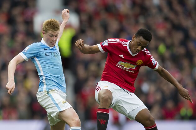Manchester United's Anthony Martial, right, fights for the ball against Manchester City's Kevin De Bruyne during the English Premier League soccer match between Manchester United and Manchester City at Old Trafford Stadium, Manchester, England, Sunday, Oct. 25, 2015. (AP Photo/Jon Super)