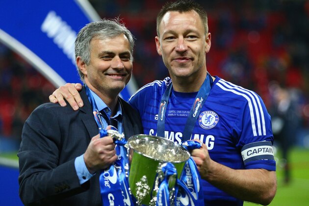 LONDON, ENGLAND - MARCH 01:  Manager Jose Mourinho of Chelsea and John Terry of Chelsea pose with the trophy during the Capital One Cup Final match between Chelsea and Tottenham Hotspur at Wembley Stadium on March 1, 2015 in London, England.  (Photo by Clive Mason/Getty Images)
