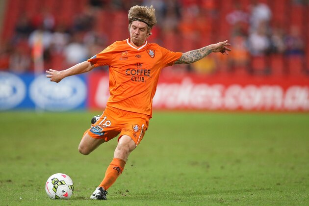 BRISBANE, AUSTRALIA - APRIL 15:  Luke Brattan of the Roar kicks during the round 18 A-League match between the Brisbane Roar and Melbourne Victory at Suncorp Stadium on April 15, 2015 in Brisbane, Australia.  (Photo by Chris Hyde/Getty Images)