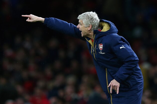 LONDON, ENGLAND - OCTOBER 24: Arsene Wenger Manager of Arsenal gestures during the Barclays Premier League match between Arsenal and Everton at Emirates Stadium on October 24, 2015 in London, England.  (Photo by Matthew Lewis/Getty Images)