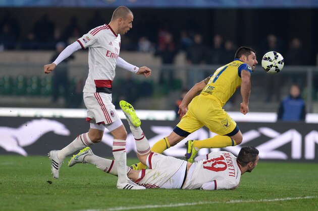 VERONA, ITALY - FEBRUARY 28:  Sergio Pellissier  (C) of AC Chievo competes with Salvatore Bocchetti (R) and Luca Antonelli (L)  of AC Milan during the Serie A match between AC Chievo Verona and AC Milan at Stadio Marc'Antonio Bentegodi on February 28, 2015 in Verona, Italy.  (Photo by Dino Panato/Getty Images)