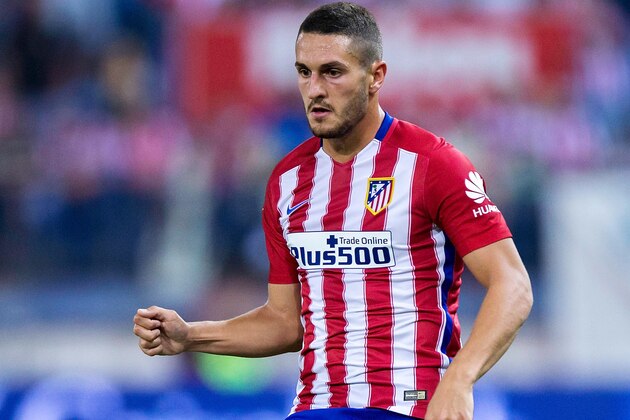 MADRID, SPAIN - AUGUST 22: Koke of Atletico de Madrid controls the ball during the La Liga match between Club Atletico de Madrid and UD Las Palmas at Vicente Calderon Stadium on August 22, 2015 in Madrid, Spain.  (Photo by Gonzalo Arroyo Moreno/Getty Images)