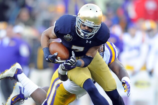 Dec 30, 2014; Nashville, TN, USA; Notre Dame Fighting Irish receiver Will Fuller (7) runs for a gain after a reception during the first half against the LSU Tigers in the Music City Bowl at LP Field. Mandatory Credit: Christopher Hanewinckel-USA TODAY Sports
