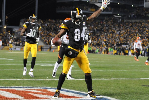 Pittsburgh Steelers wide receiver Antonio Brown (84) celebrates after scoring a touchdown in the fourth quarter of an NFL football game against the Cincinnati Bengals, Sunday, Dec. 28, 2014, in Pittsburgh. The Steelers won 27-17 to win the AFC North. (AP Photo/Don Wright)