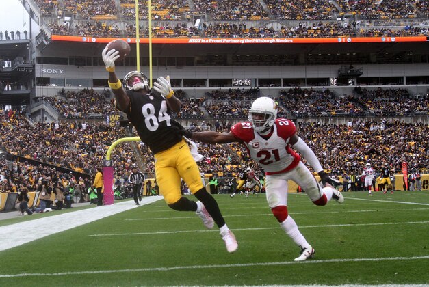 Oct 18, 2015; Pittsburgh, PA, USA; Pittsburgh Steelers wide receiver Antonio Brown (84) attempts to catch a pass in the end zone in front of Arizona Cardinals cornerback Patrick Peterson (21) during the second half at Heinz Field. The Steelers won the game, 25-13. Mandatory Credit: Jason Bridge-USA TODAY Sports