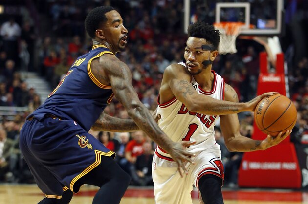 Chicago Bulls guard Derrick Rose (1) makes a pass around Cleveland Cavaliers guard J.R. Smith (5) during the second half of an NBA basketball game Tuesday, Oct. 27, 2015, in Chicago. The Bulls won the game 97-95. (AP Photo/Jeff Haynes)