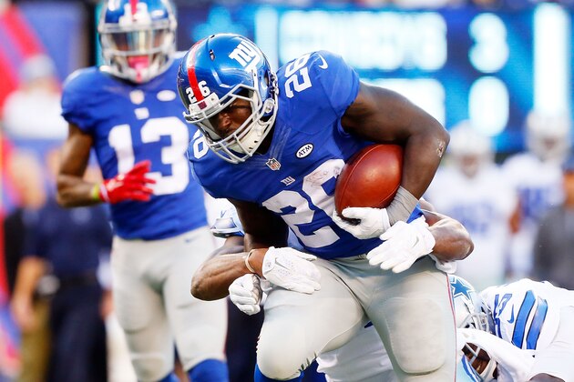 EAST RUTHERFORD, NJ - OCTOBER 25:  (NEW YORK DAILIES OUT)    Orleans Darkwa #26 of the New York Giants in action against the Dallas Cowboys on October 25, 2015 at MetLife Stadium in East Rutherford, New Jersey. The Giants defeated the Cowboys 27-20.  (Photo by Jim McIsaac/Getty Images)