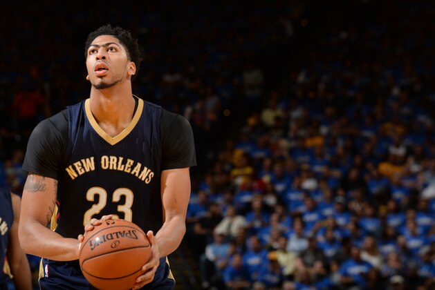 OAKLAND, CA - OCTOBER 27:  Anthony Davis #23 of the New Orleans Pelicans prepares to shoot a free throw against the Golden State Warriors on October 27, 2015 at Oracle Arena in Oakland, California. NOTE TO USER: User expressly acknowledges and agrees that, by downloading and or using this photograph, user is consenting to the terms and conditions of Getty Images License Agreement. Mandatory Copyright Notice: Copyright 2015 NBAE (Photo by Noah Graham/NBAE via Getty Images)