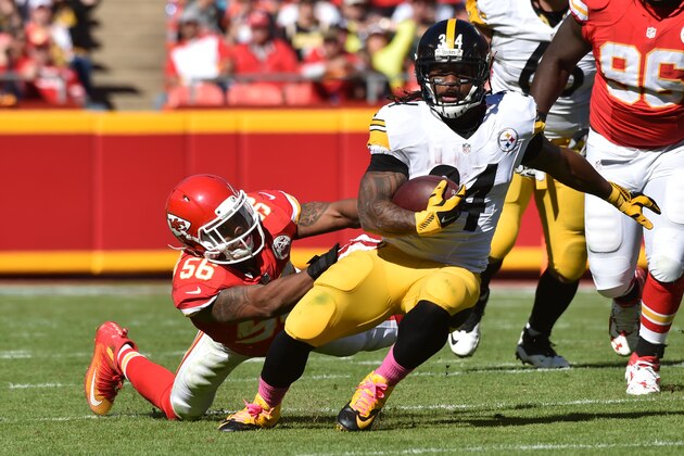 KANSAS CITY, MO - OCTOBER 25:  DeAngelo Williams #34 of the Pittsburgh Steelers avoids the tackle of Derrick Johnson #56 of the Kansas City Chiefs at Arrowhead Stadium during the third quarter of the game on October 25, 2015 in Kansas City, Missouri. (Photo by Peter Aiken/Getty Images)