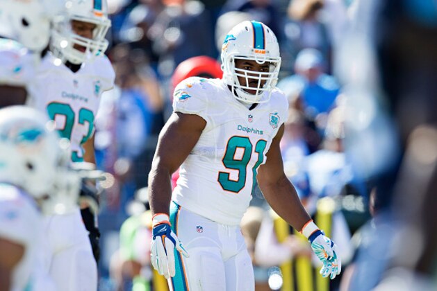 NASHVILLE, TN - OCTOBER 18:  Cameron Wake #91 of the Miami Dolphins at the line of scrimmage during a game against the Tennessee Titans at LP Field on October 18, 2015 in Nashville, Tennessee.  The Dolphins defeated the Titans 38-10.  (Photo by Wesley Hitt/Getty Images)