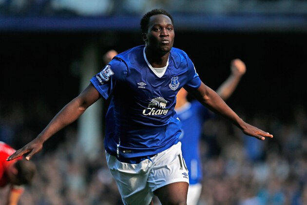LIVERPOOL, ENGLAND - OCTOBER 04:  Romelu Lukaku of Everton celebrates after scoring Everton's first goal during the Barclays Premier League match between Everton and Liverpool at Goodison Park on October 4, 2015 in Liverpool, England.  (Photo by Dean Mouhtaropoulos/Getty Images)
