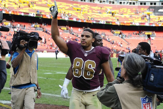 Oct 25, 2015; Landover, MD, USA; Washington Redskins tight end Jordan Reed (86) salutes the crowed after the game between the Washington Redskins and the Tampa Bay Buccaneers at FedEx Field. The Washington Redskins won 31 - 30. Mandatory Credit: Brad Mills-USA TODAY Sports