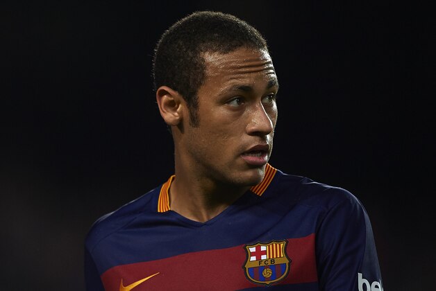 BARCELONA, SPAIN - OCTOBER 25:  Neymar JR of Barcelona looks on during the La Liga match between FC Barcelona and SD Eibar at Camp Nou Stadium on October 25, 2015 in Barcelona, Spain.  (Photo by Manuel Queimadelos Alonso/Getty Images)