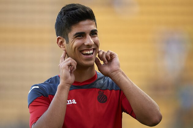 VILLARREAL, SPAIN - AUGUST 28:  Marco Asensio of Espanyol reacts prior to the start the La Liga match between Villarreal CF and RCD Espanyol at El Madrigal Stadium on August 28, 2015 in Villarreal, Spain.  (Photo by Manuel Queimadelos Alonso/Getty Images)
