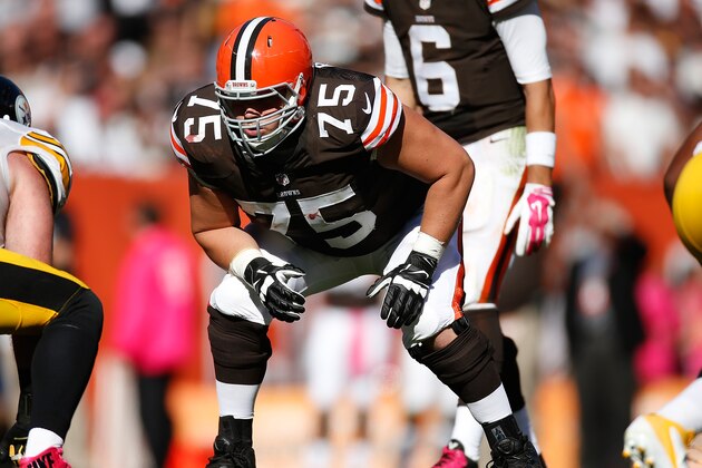 CLEVELAND, OH - OCTOBER 12:  Joel Bitonio #75 of the Cleveland Browns lines up against the Pittsburgh Steelers at FirstEnergy Stadium on October 12, 2014 in Cleveland, Ohio.  (Photo by Gregory Shamus/Getty Images)