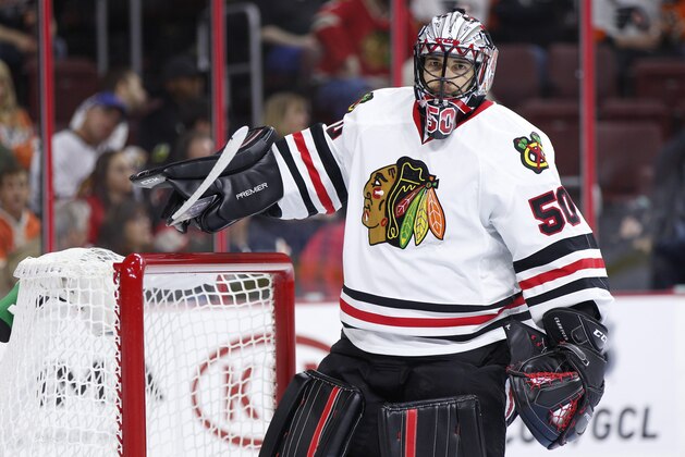 Chicago Blackhawks goalie Corey Crawford in action during the second period of a hockey game against the Philadelphia Flyers, Wednesday, Oct. 14, 2015, in Philadelphia. The Flyers won 3-0. (AP Photo/Chris Szagola)