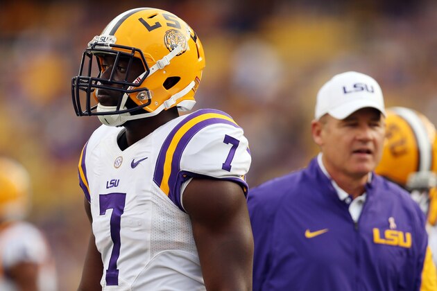 BATON ROUGE, LA - OCTOBER 17:  Leonard Fournette #7 and head coach Les Miles of the LSU Tigers warms up prior to playing the Florida Gators at Tiger Stadium on October 17, 2015 in Baton Rouge, Louisiana.  (Photo by Chris Graythen/Getty Images)