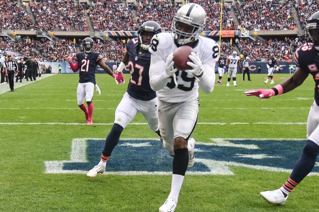 CHICAGO, IL - OCTOBER 04:  Amari Cooper #89 of the Oakland Raiders scores a touchdown against the Chicago Bears in the second quarter at Soldier Field on October 4, 2015 in Chicago, Illinois.  (Photo by David Banks/Getty Images)